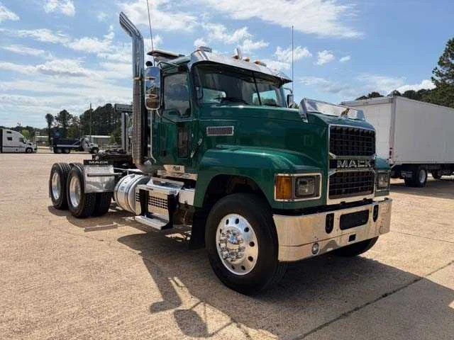 2025 Mack Pinnacle - image 7