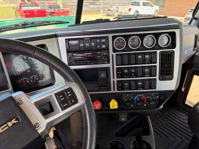 2025 Mack Pinnacle - image 12