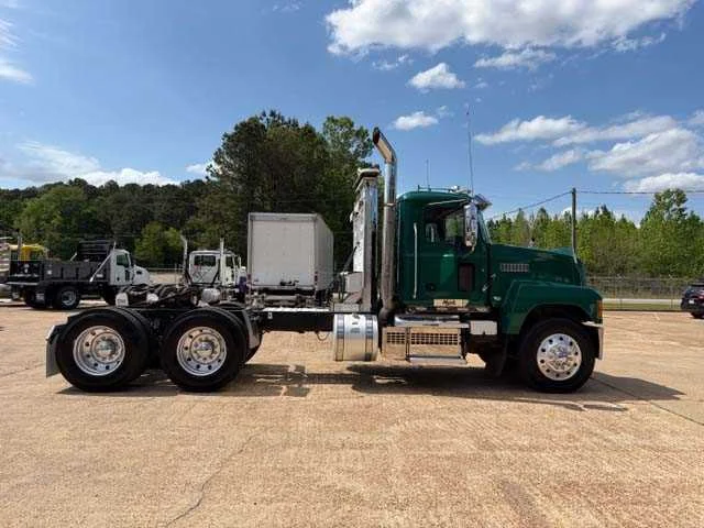 2025 Mack Pinnacle - image 5