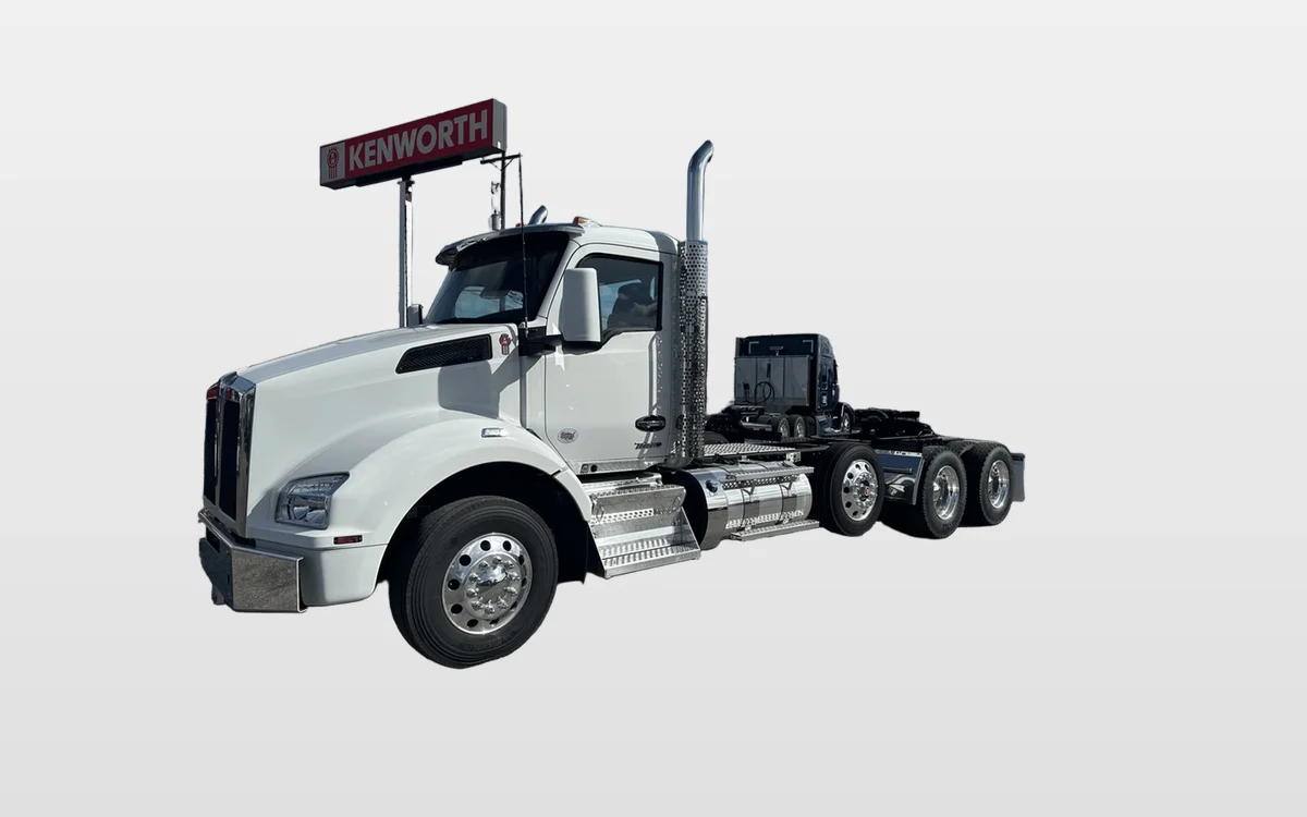2025 Kenworth T880 - image 1