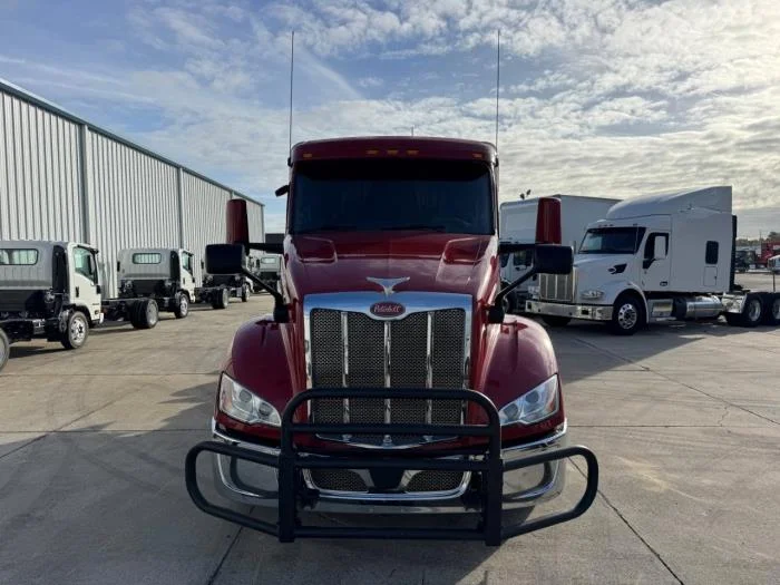 2022 Peterbilt 579 - image 3