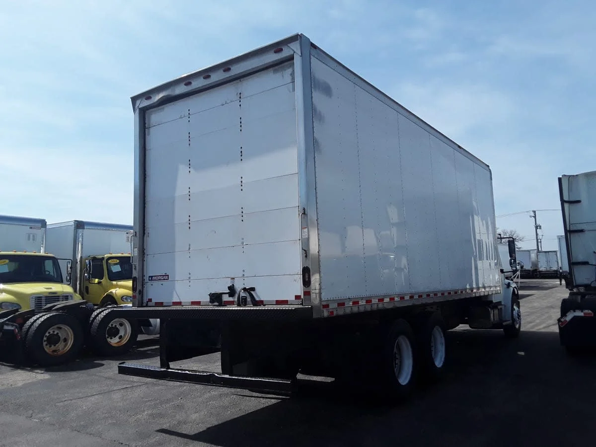 2019 Freightliner M2 106 - image 4