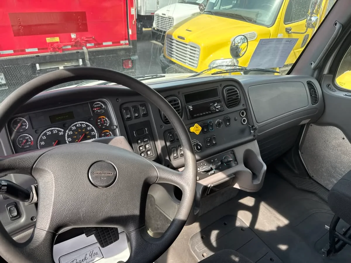 2019 Freightliner M2 106 - image 7