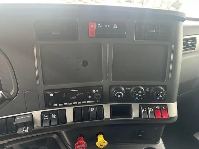 2023 Kenworth T680 - image 6