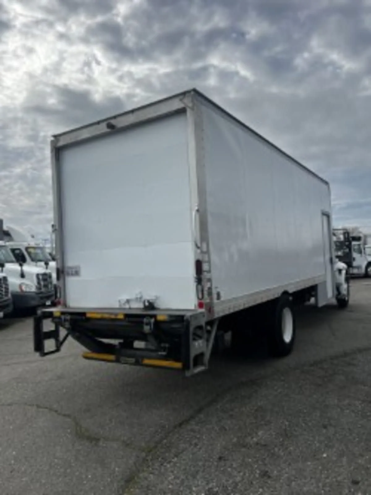 2019 International 4300 in West Sacramento, CA — photo 4