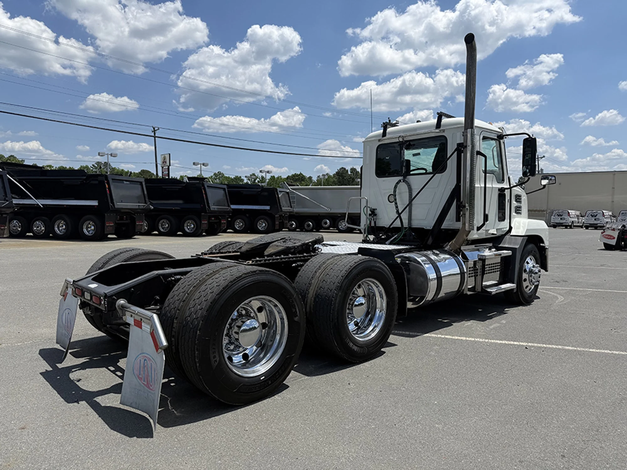 2020 Mack Anthem — photo 4