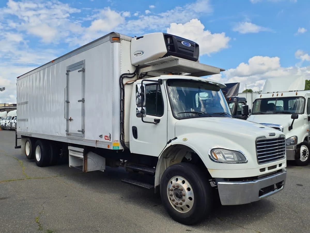 2017 Freightliner M2 106 - image 3