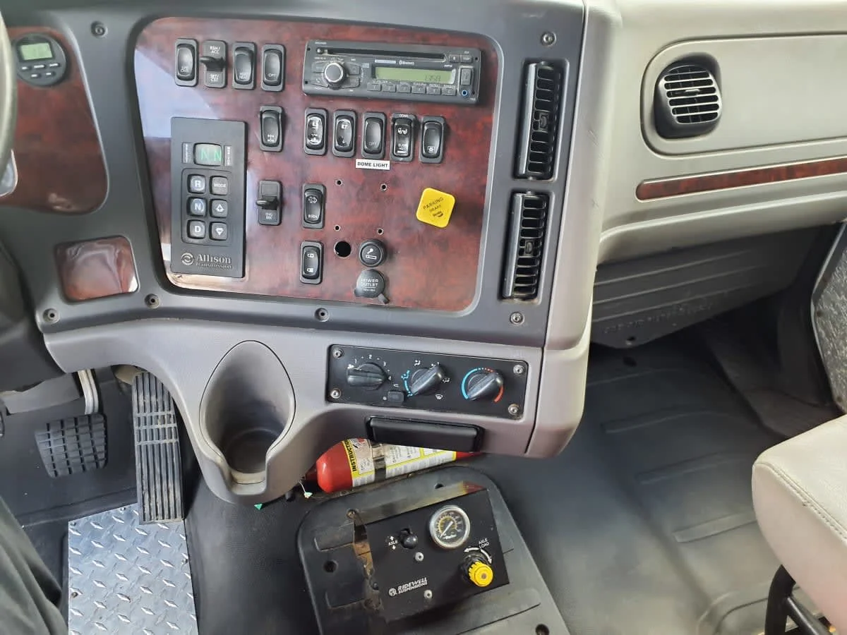 2017 Freightliner M2 106 - image 8