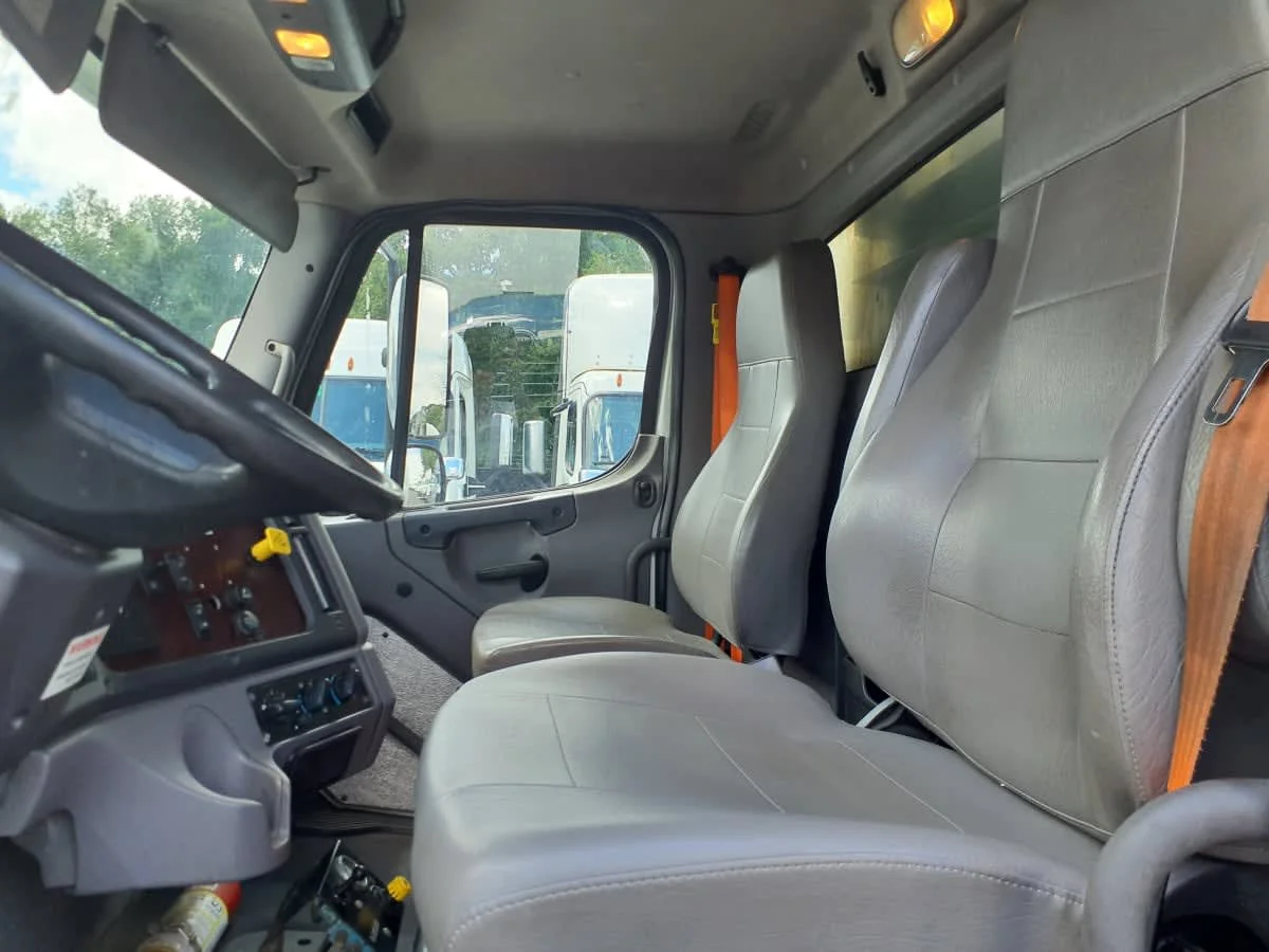 2017 Freightliner M2 106 - image 13