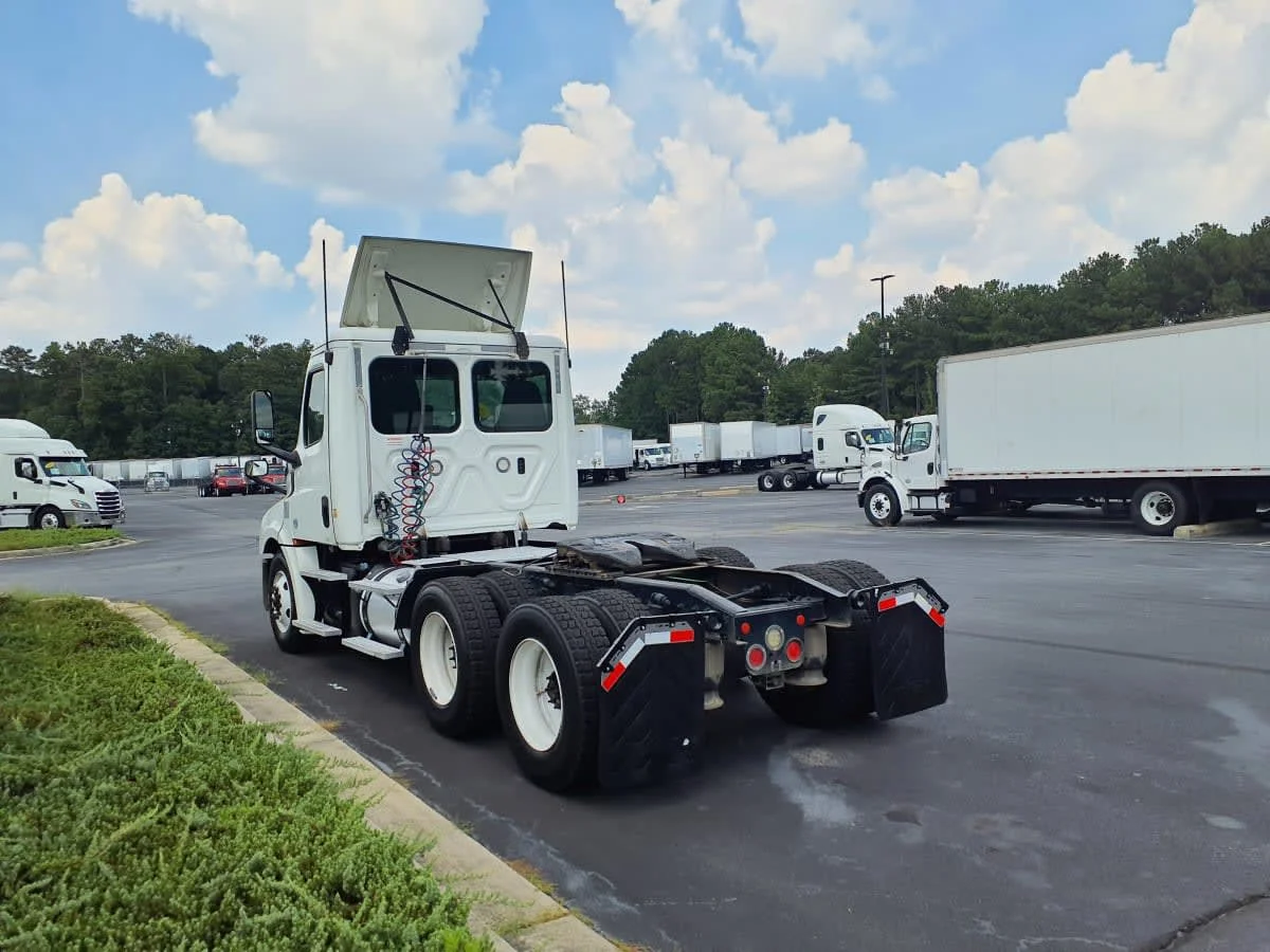 2019 Freightliner Cascadia in Atlanta, GA — photo 4