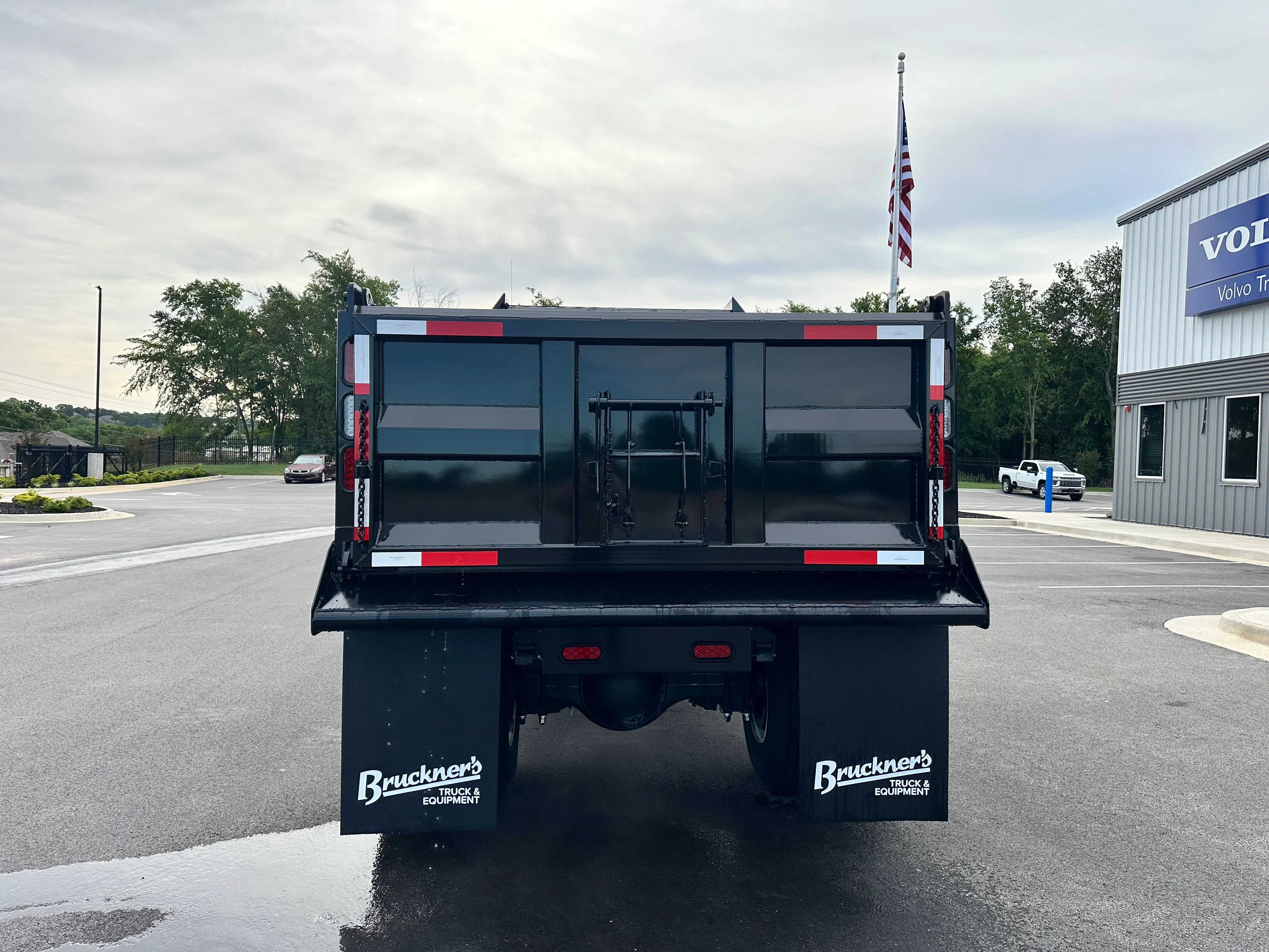 2025 Hino L7 in Van Buren, AR — photo 5