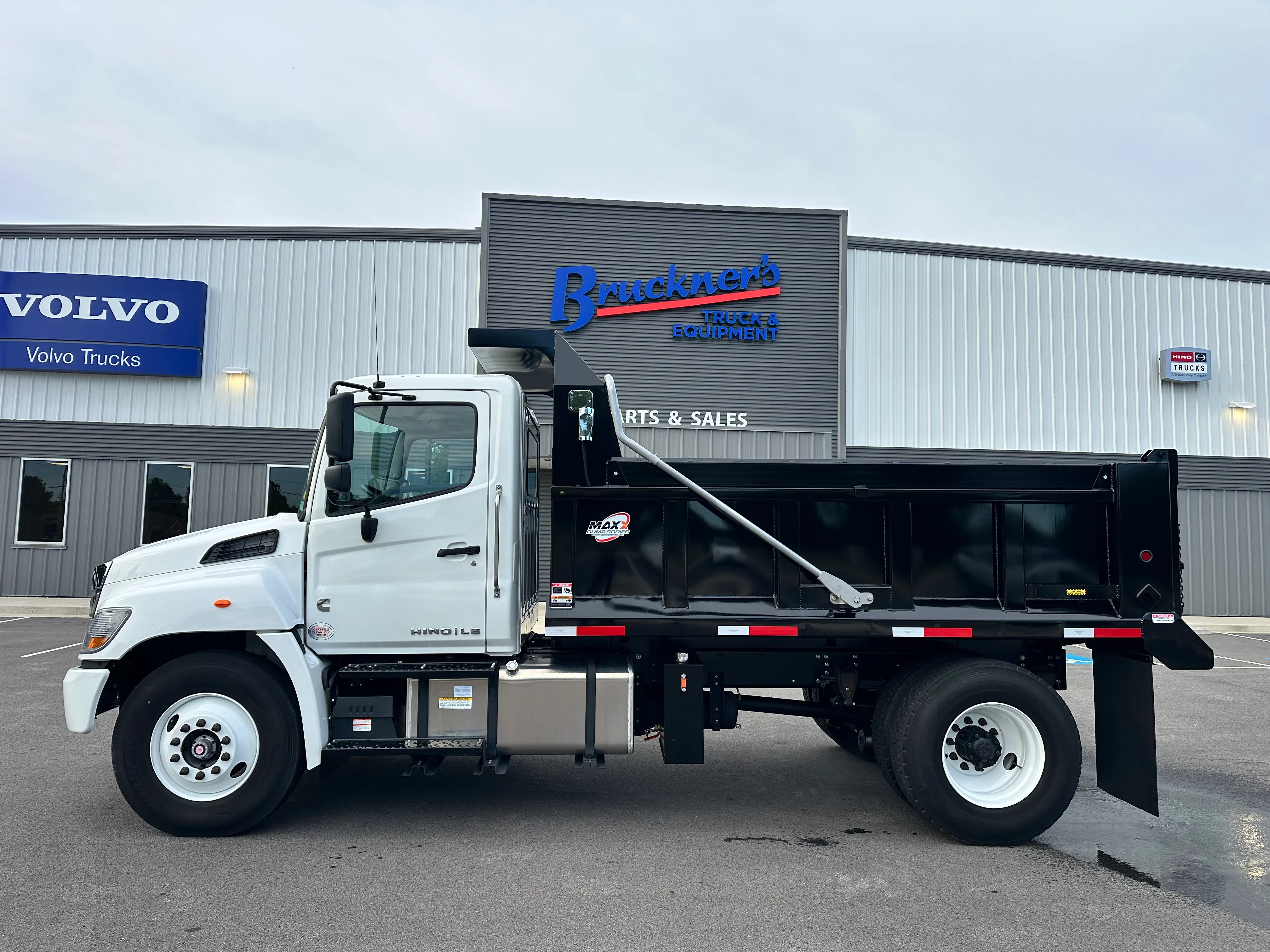 2025 Hino L7 in Van Buren, AR — photo 2