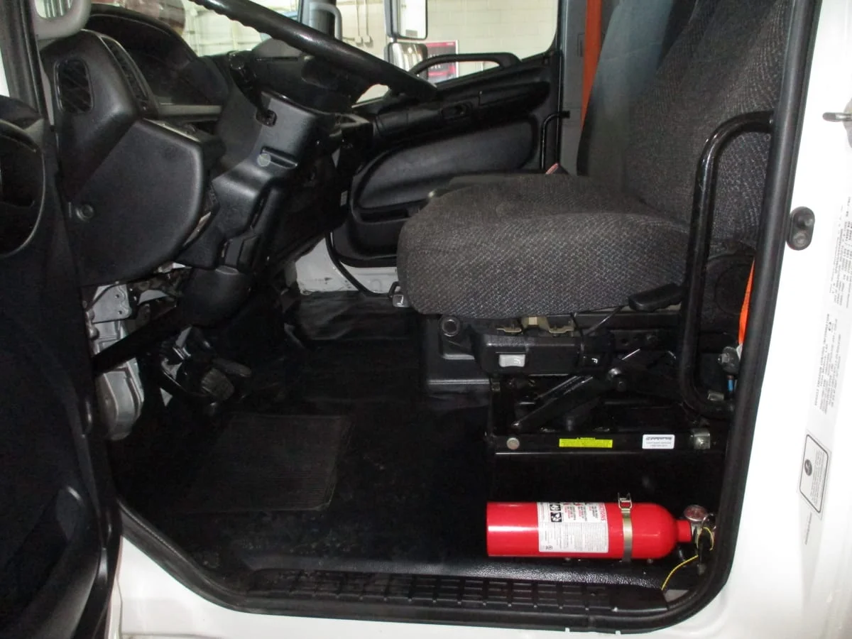 2016 Hino 338 - image 11