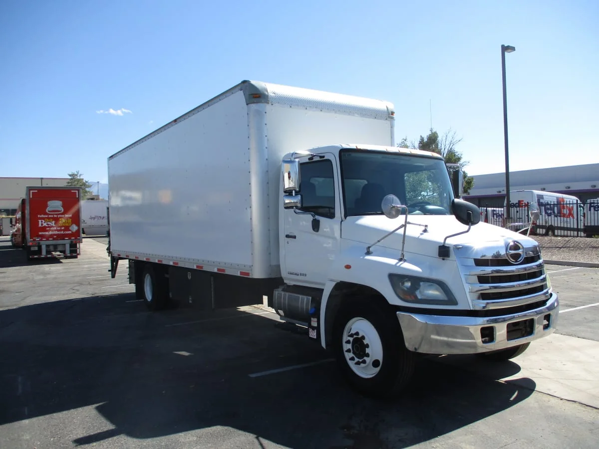 2016 Hino 338 - image 3