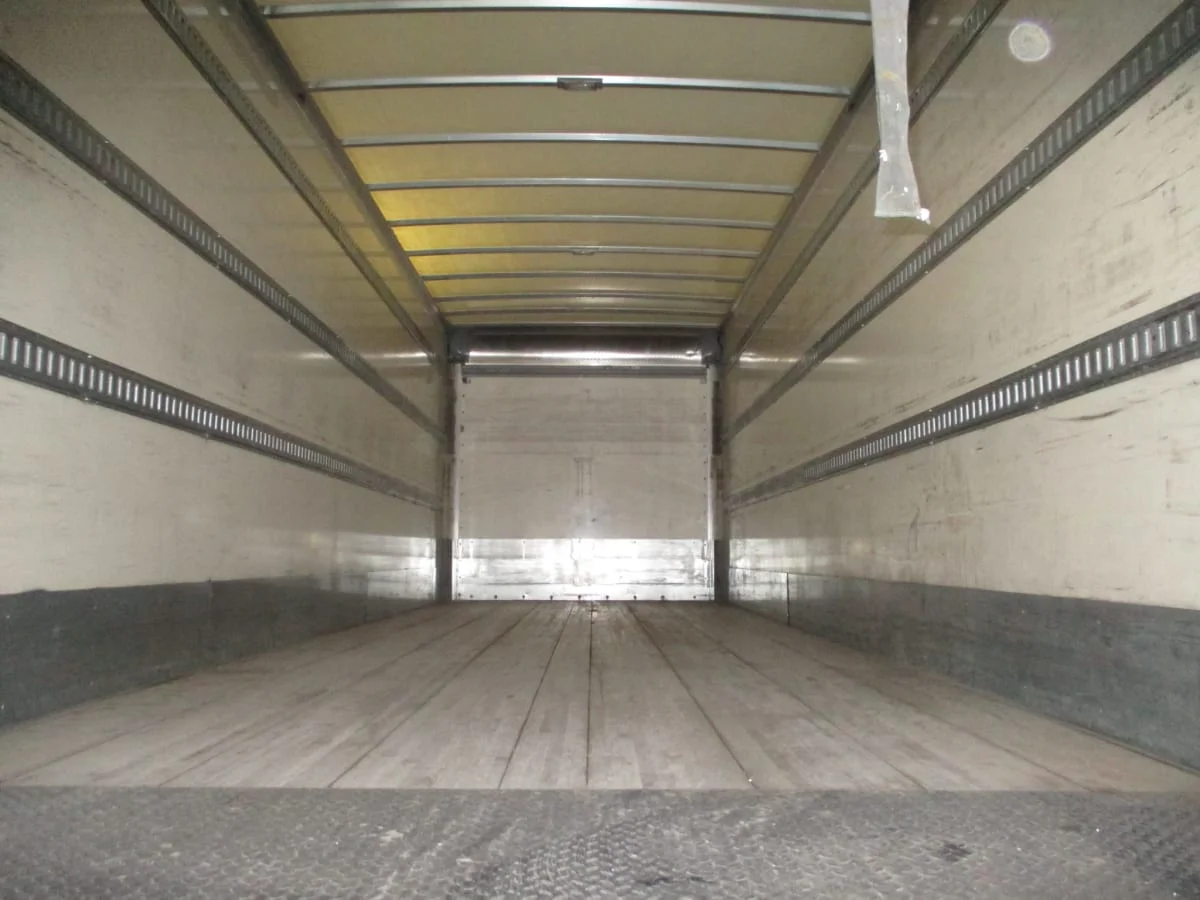 2016 Hino 338 - image 8