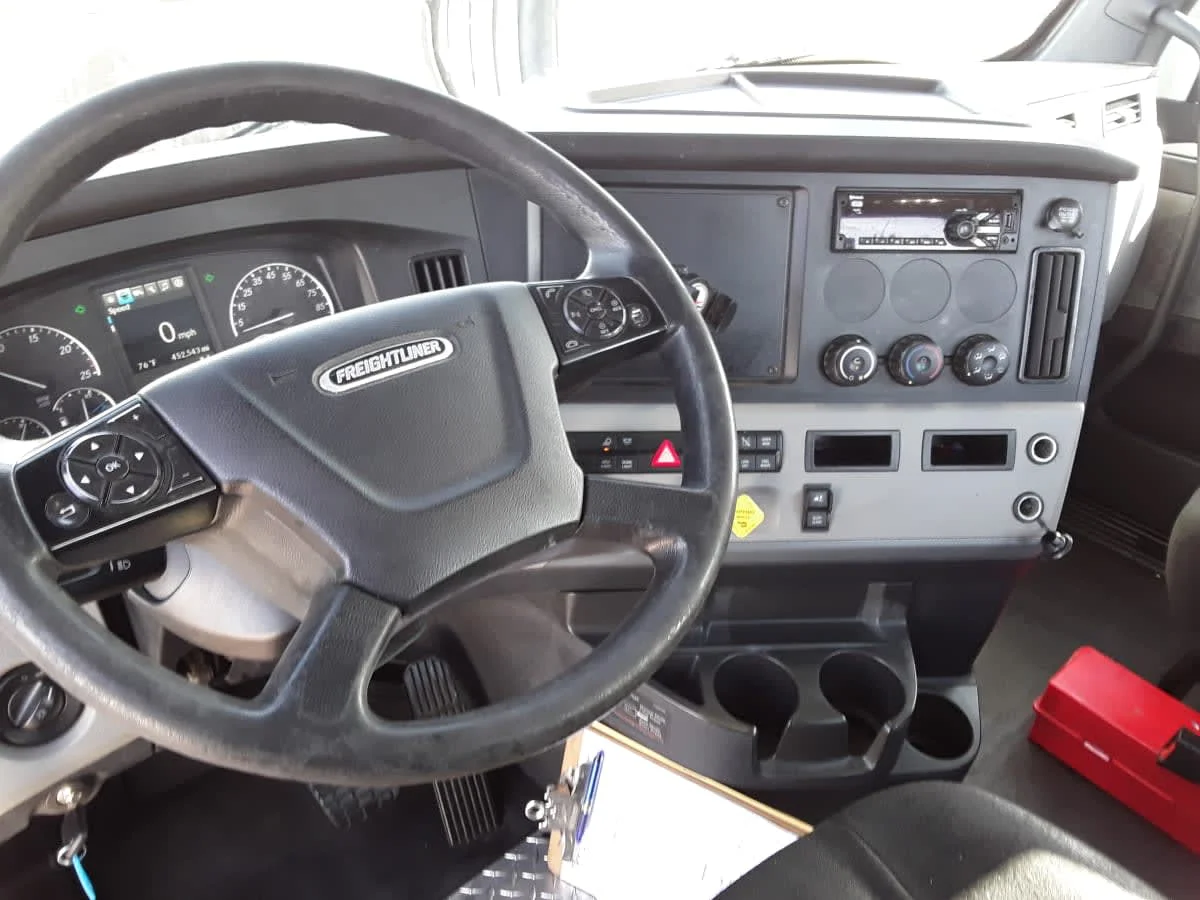 2020 Freightliner Cascadia in Dallas, TX — photo 7