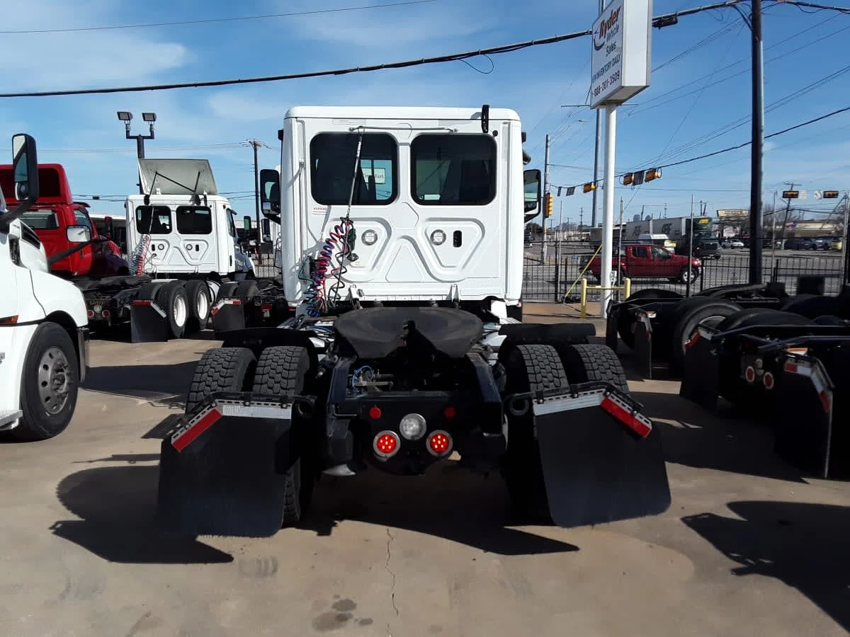 2020 Freightliner Cascadia in Dallas, TX — photo 5