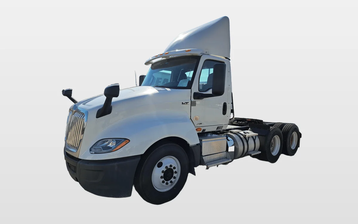 2019 International LT - image 1