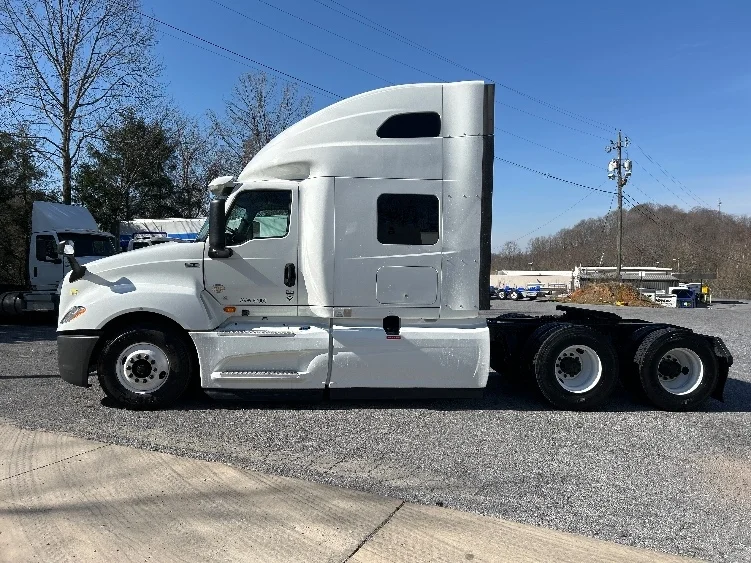 2019 International LT - image 4