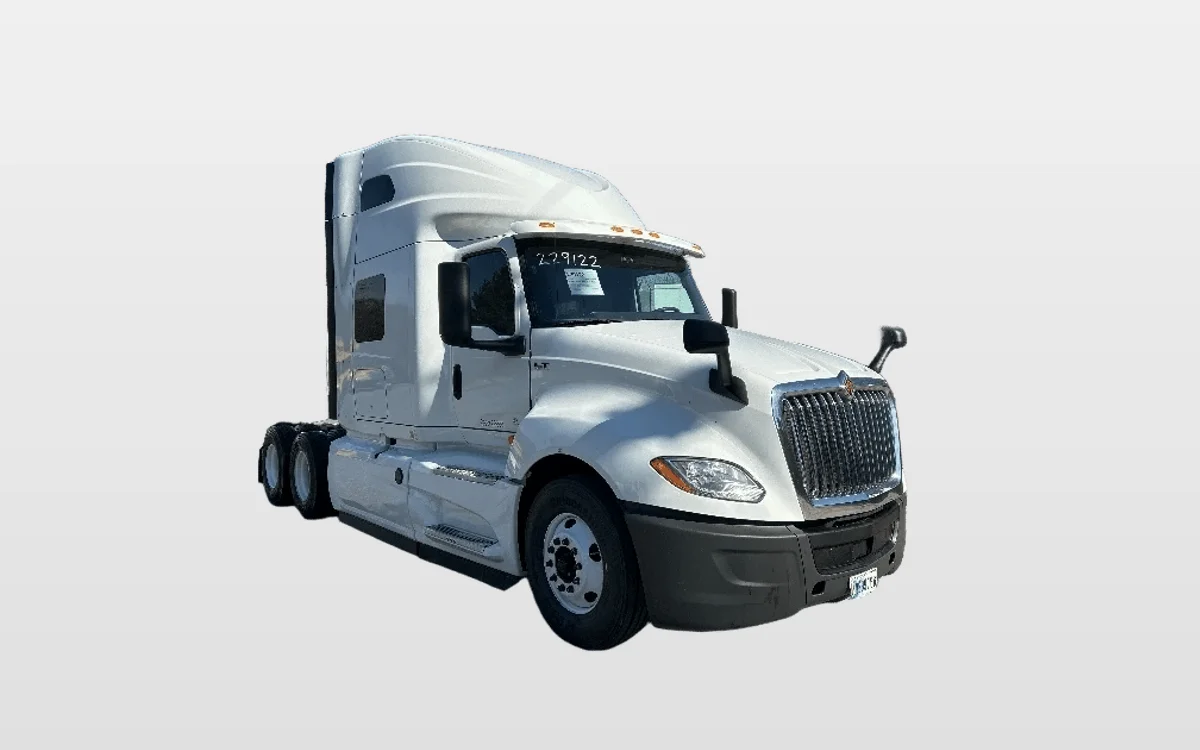 2019 International LT - image 1