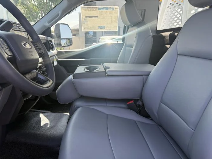 2026 Ford F-550 — photo 24