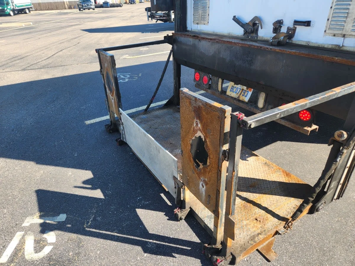 2014 Isuzu NQR - image 12