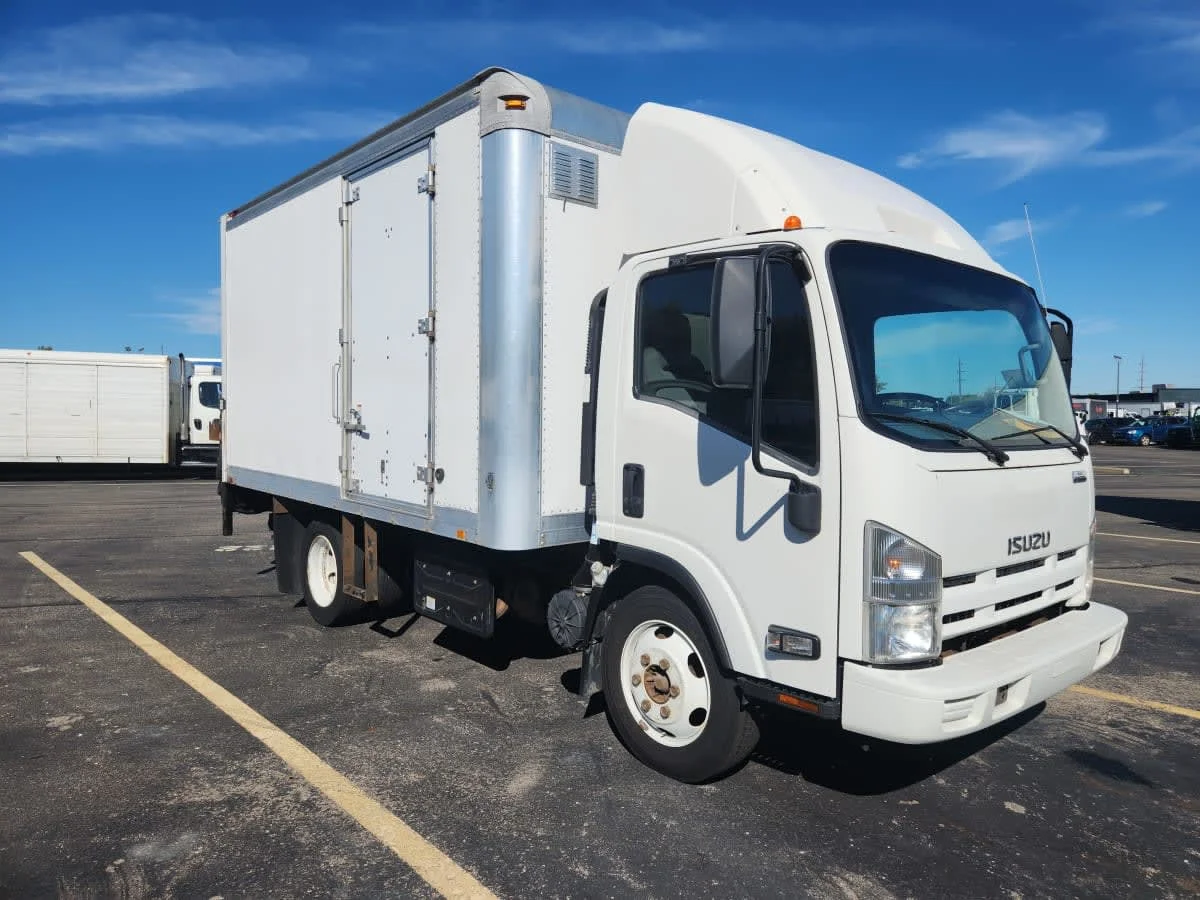 2014 Isuzu NQR - image 3