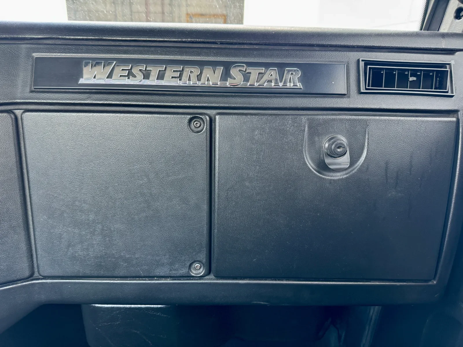 2017 Western Star 4900 in New Lenox, IL — photo 18