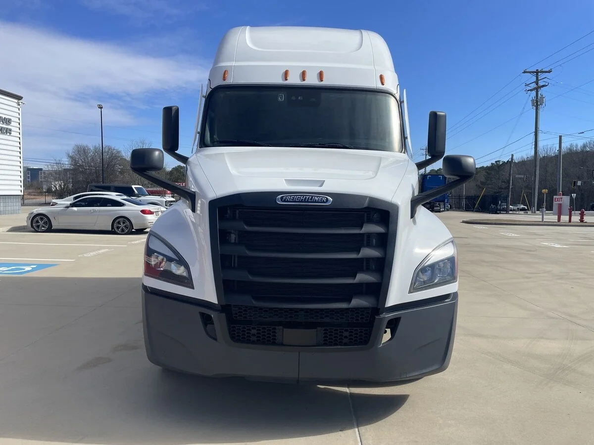 2024 Freightliner Cascadia - image 2