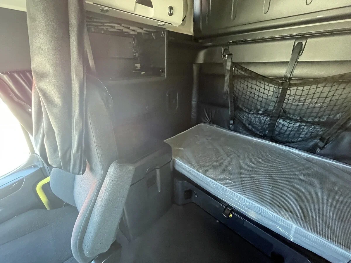 2024 Freightliner Cascadia - image 31