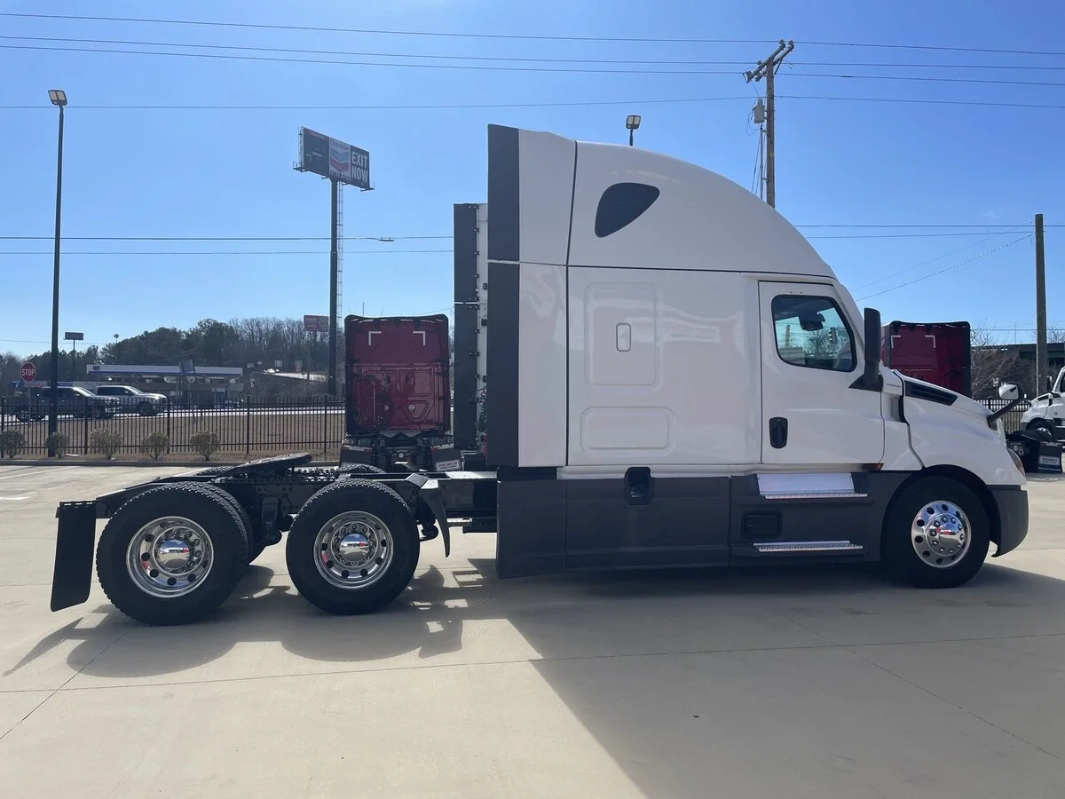 2024 Freightliner Cascadia - image 6