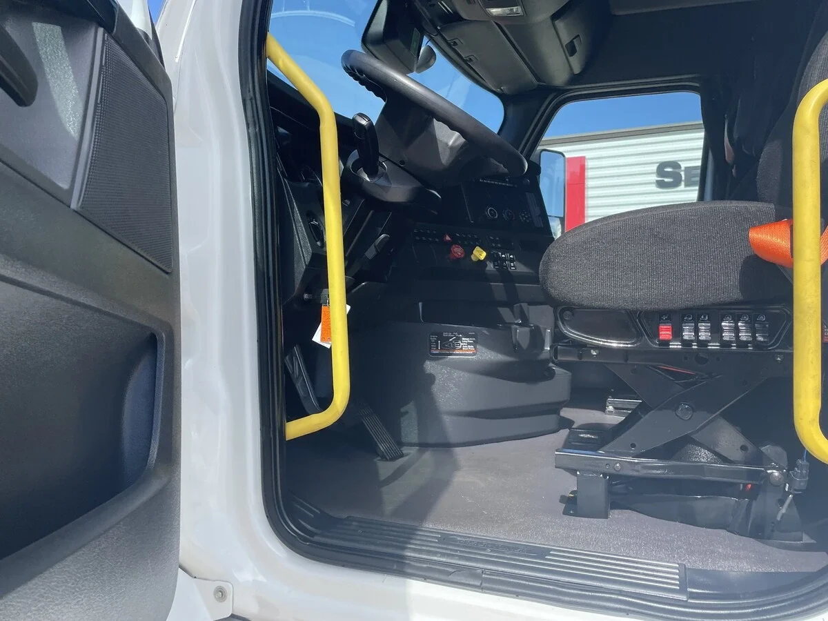 2024 Freightliner Cascadia - image 19