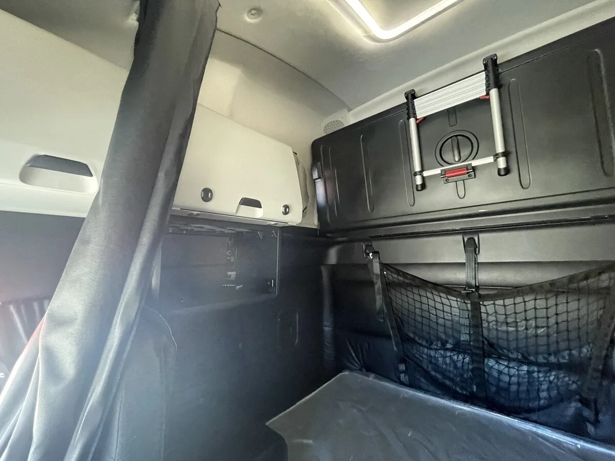 2024 Freightliner Cascadia - image 32