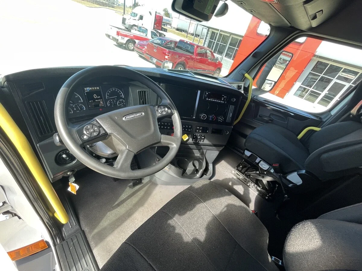 2024 Freightliner Cascadia - image 20