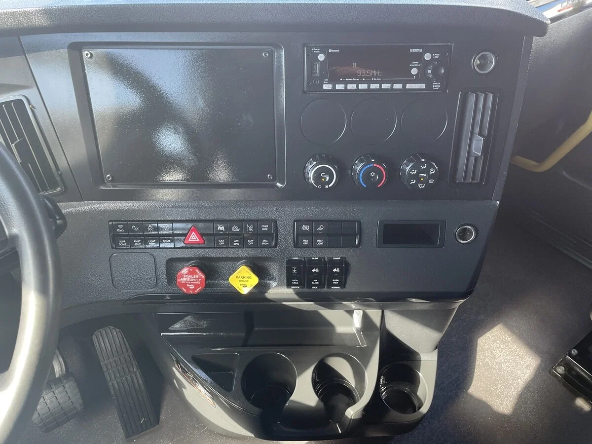 2024 Freightliner Cascadia - image 24