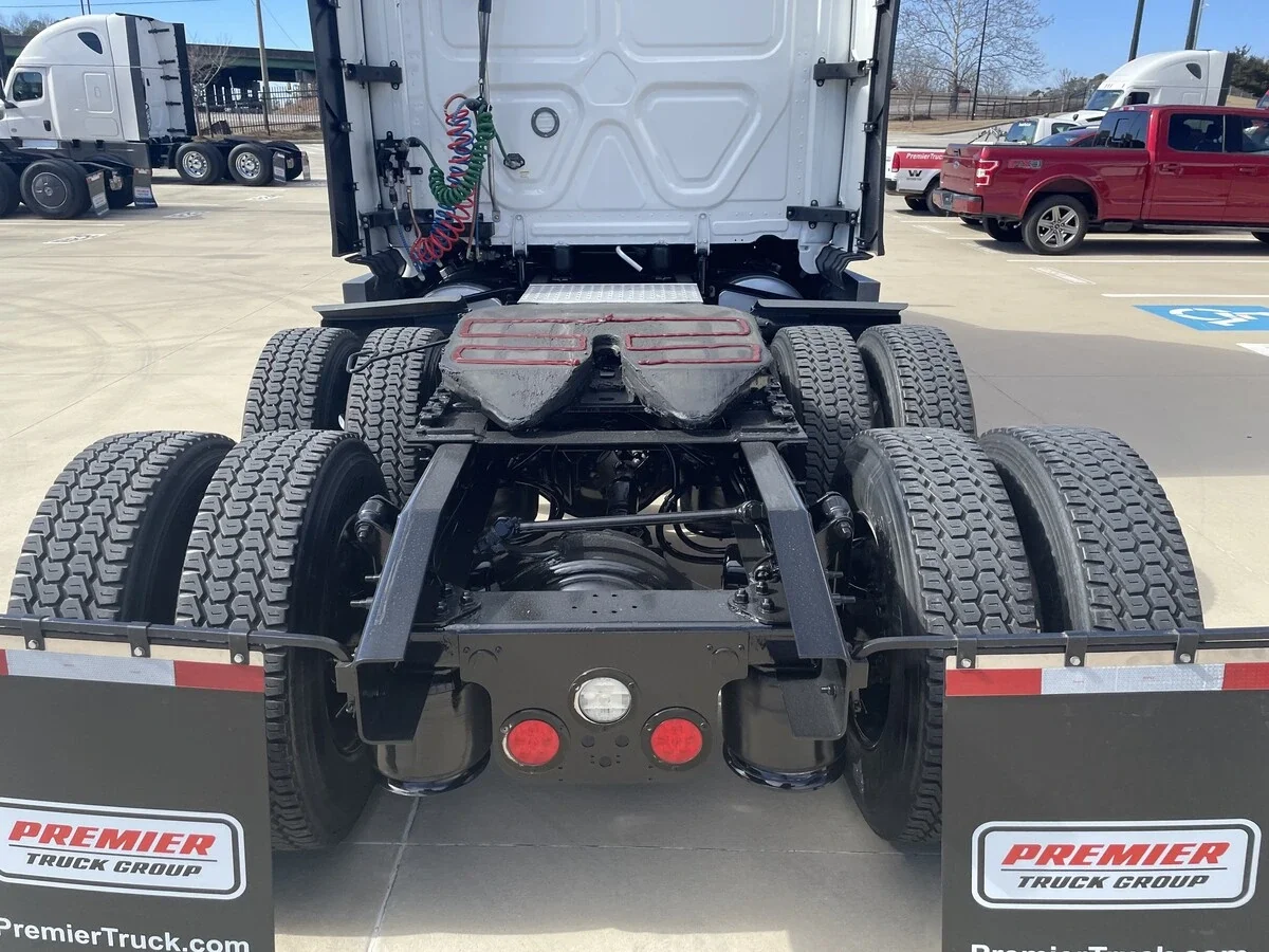 2024 Freightliner Cascadia - image 10