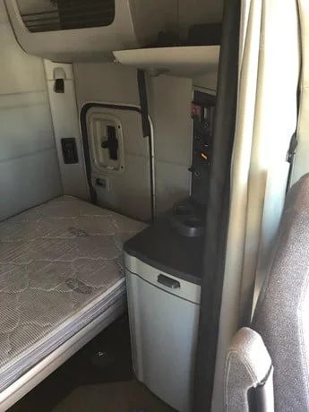 2021 Peterbilt 567 in MS — photo 10