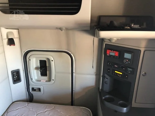2021 Peterbilt 567 in MS — photo 11