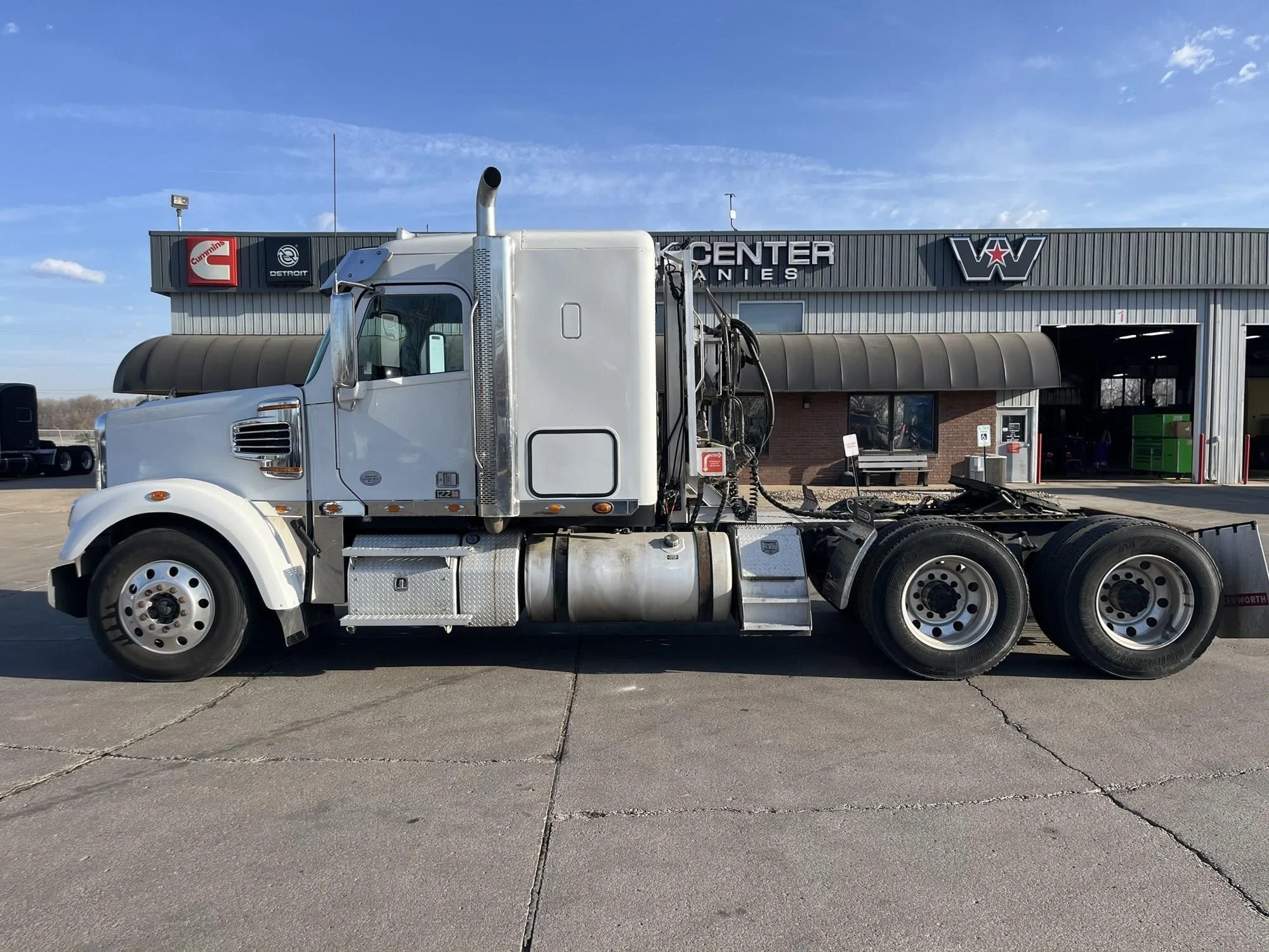 2022 Freightliner 122SD — photo 5