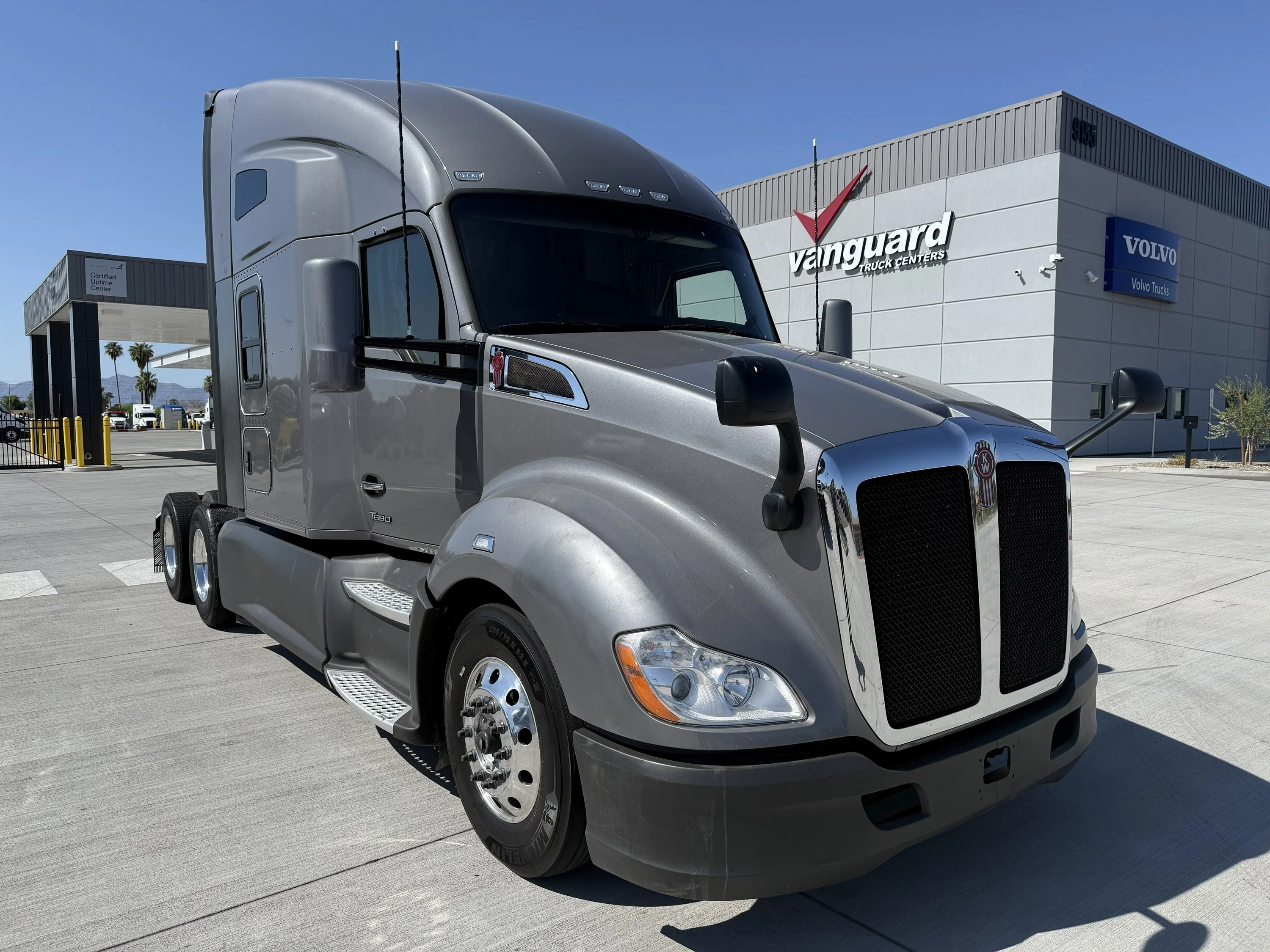 2022 Kenworth T680