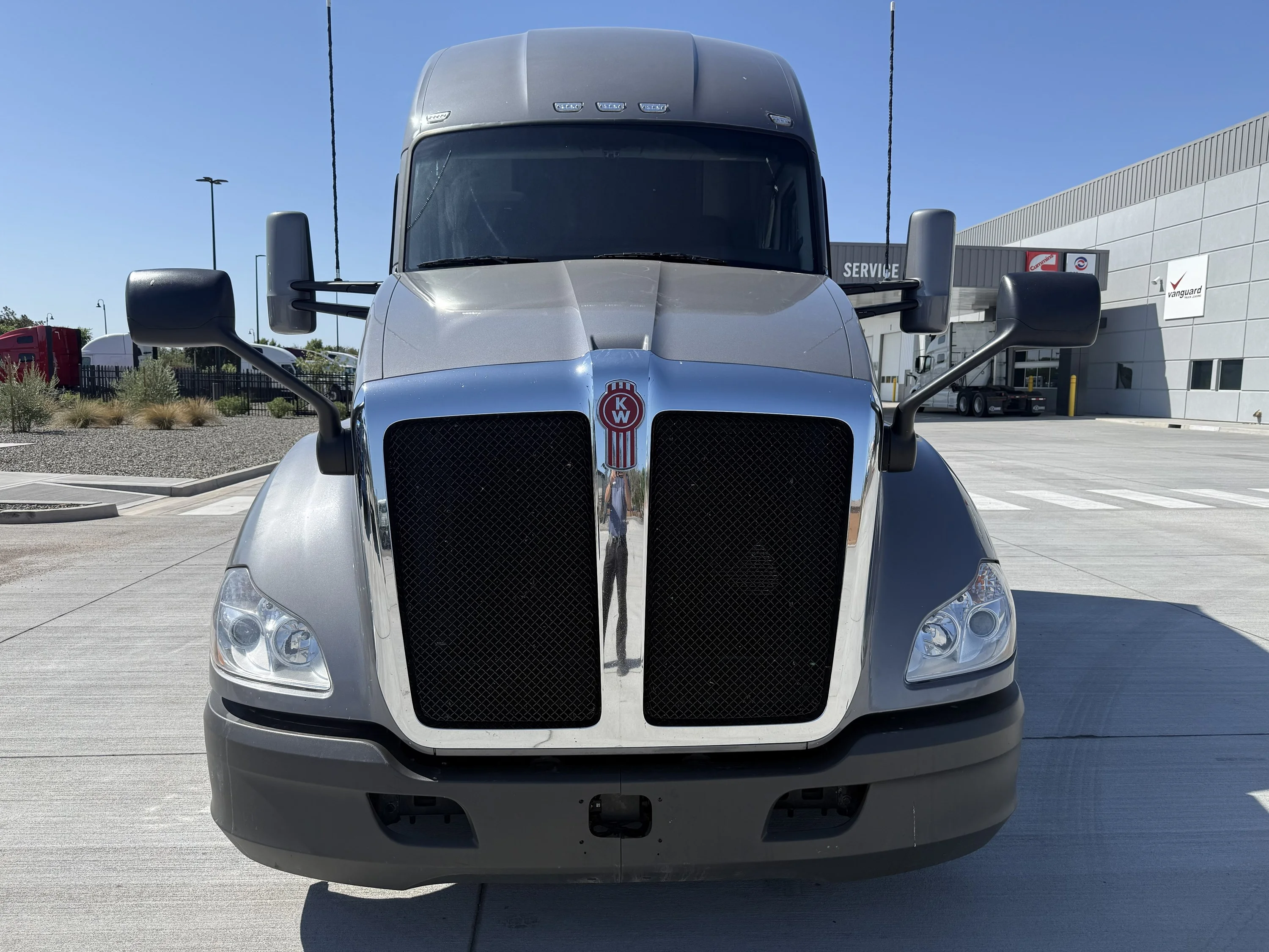 2022 Kenworth T680 in Tolleson, AZ — photo 5