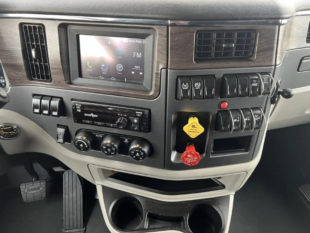 2022 Peterbilt 579 - image 13