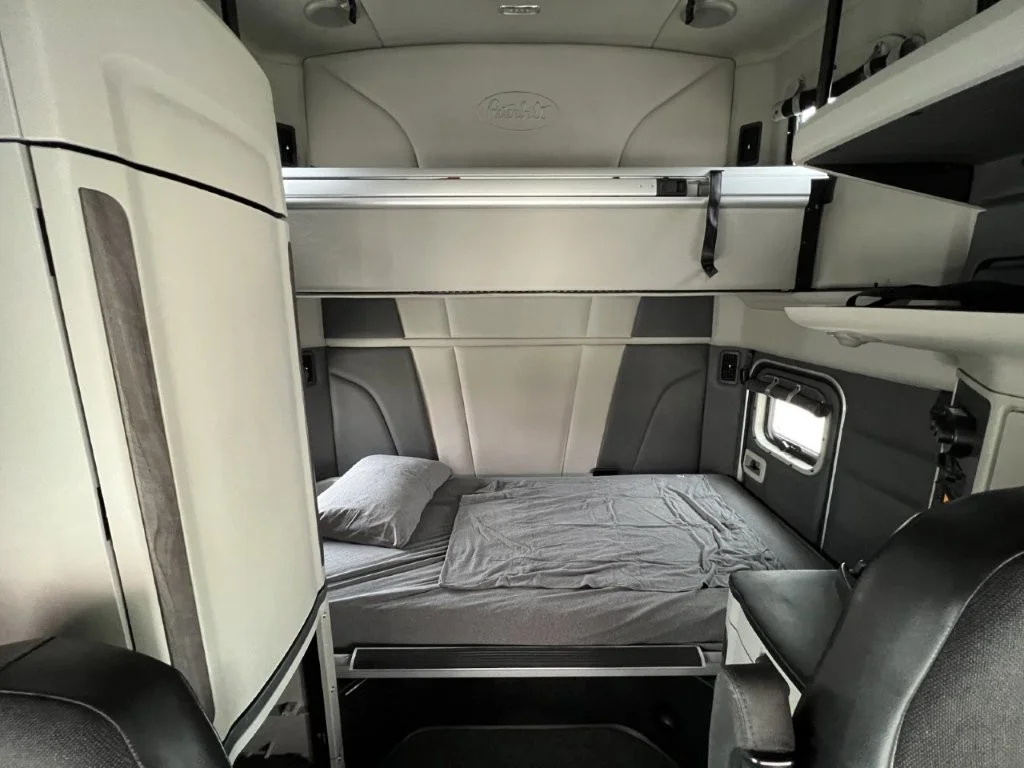 2022 Peterbilt 579 - image 8