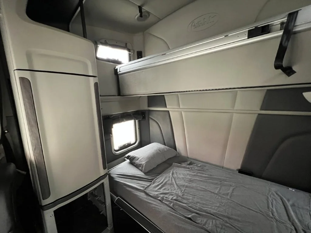 2022 Peterbilt 579 - image 10