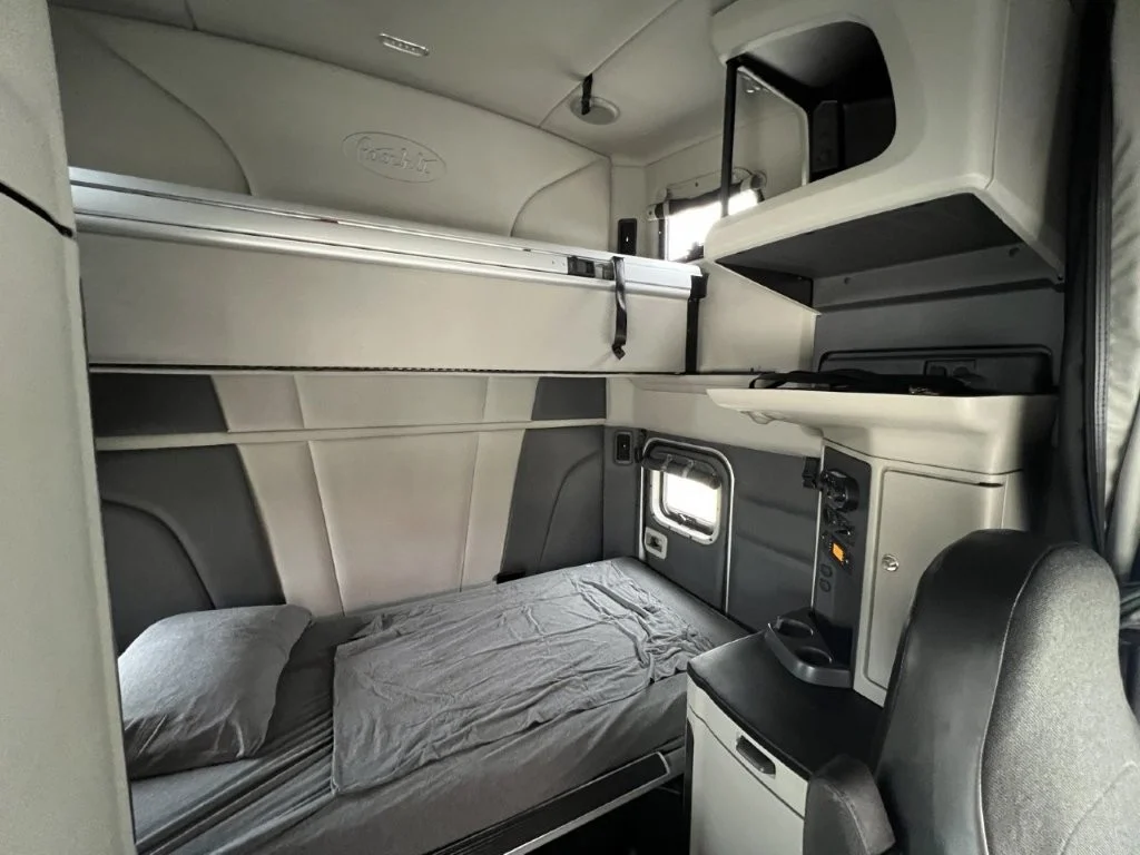 2022 Peterbilt 579 - image 9