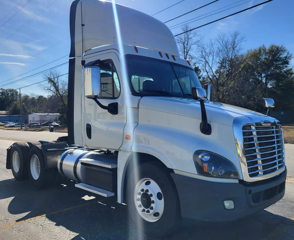2019 Freightliner Cascadia - image 5