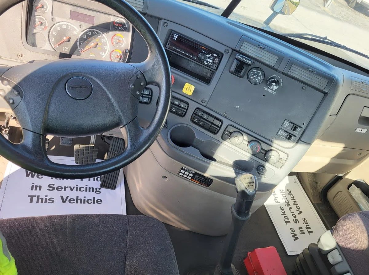 2019 Freightliner Cascadia - image 11