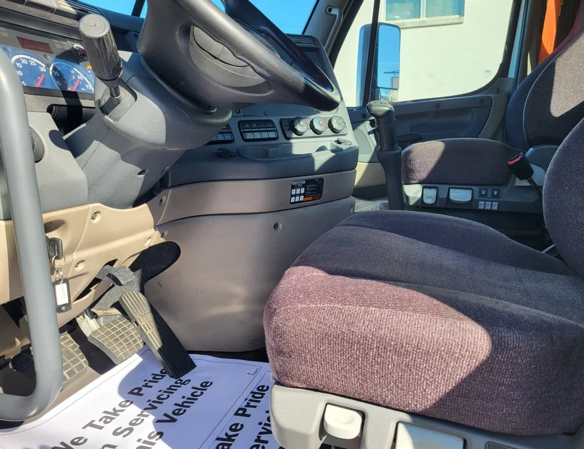 2019 Freightliner Cascadia - image 10