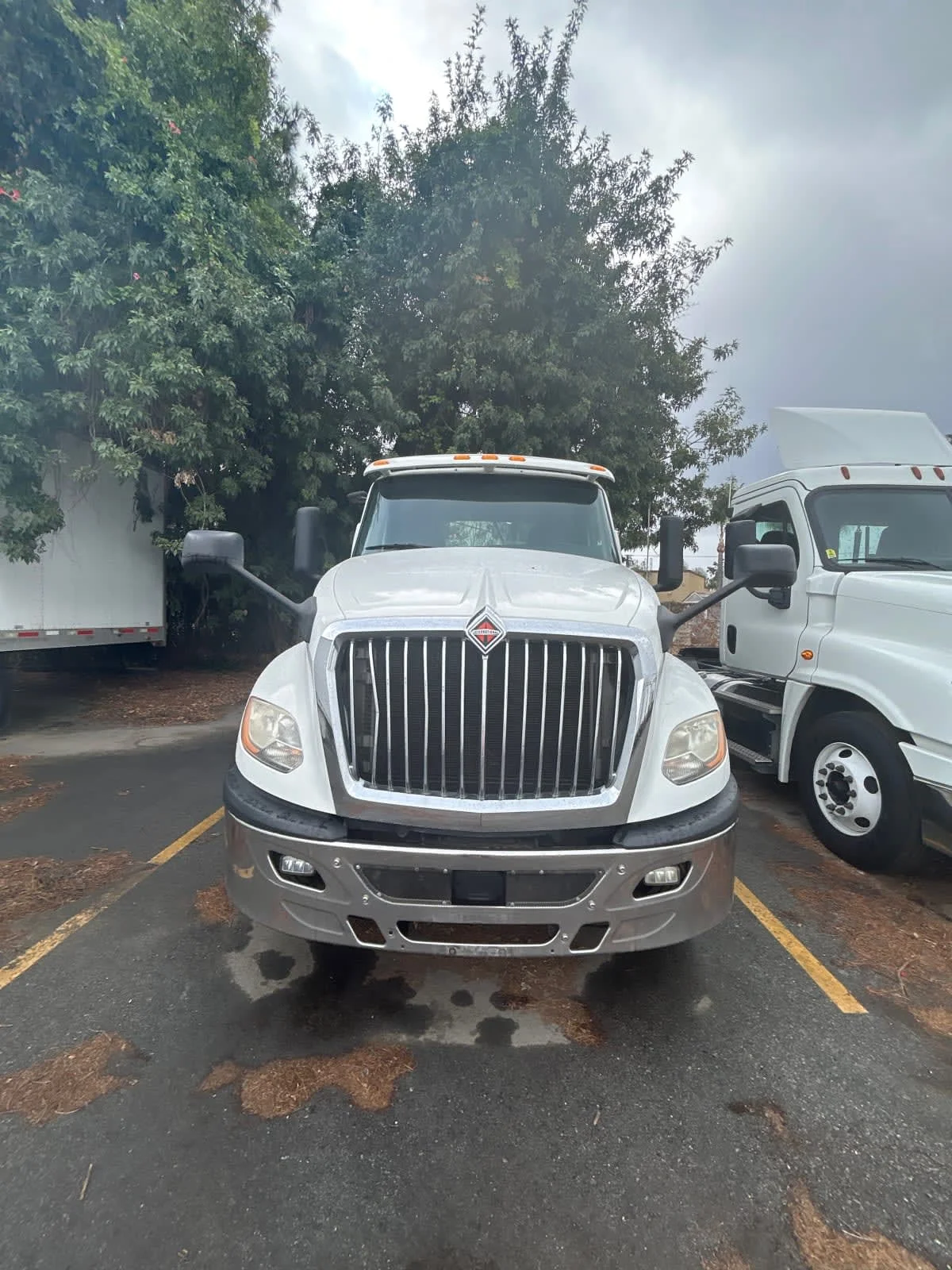 2019 International LT - image 8