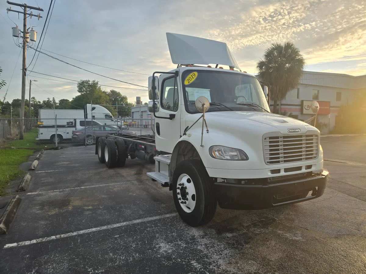 2019 Freightliner M2 106